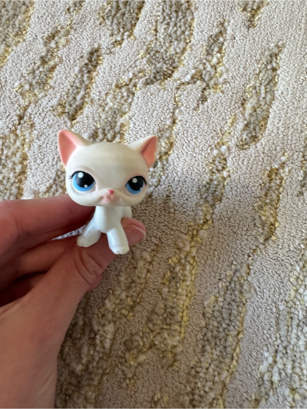 Littlest Pet Shop White Cat Figure with Pink Ears and Blue Eyes